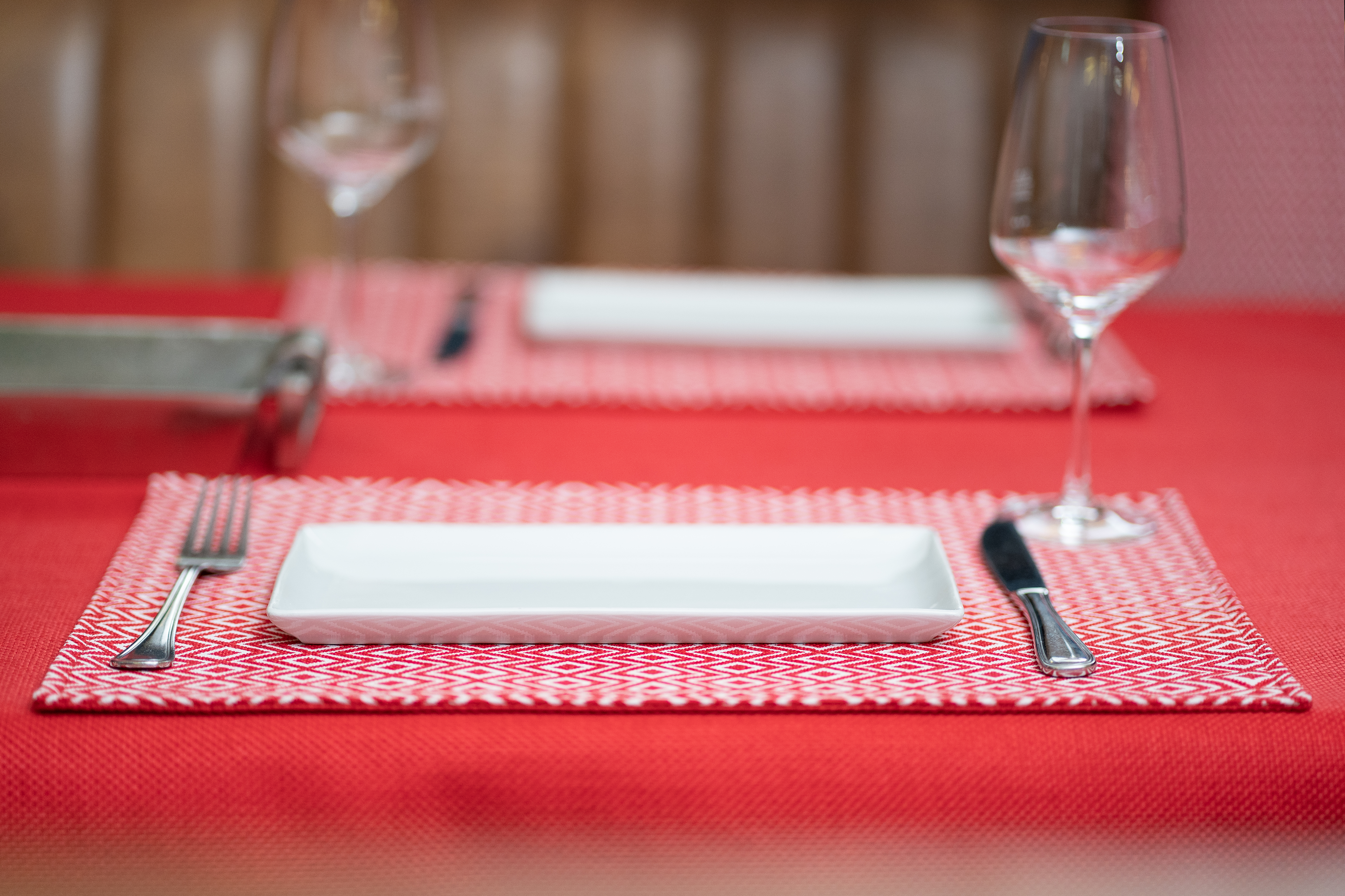 Hochwertige, rote Tischsets in Sonnensegel nach | Faltmarkisen, wendbar Maß Heimtextilien Accessoires von cm, Balkonsichtschutz und Textile | 46x32 | Seilspannmarkisen