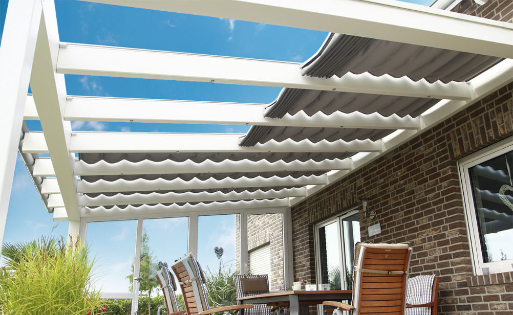 Sonnenschutz für Terrassenüberdachung nach Maß